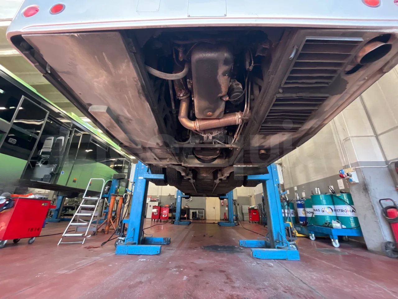 Temsa Safari RD R A T-I53 - Euro 5 - 266 kw - 12.200 mt - axle 2 shock absorbers 2 left