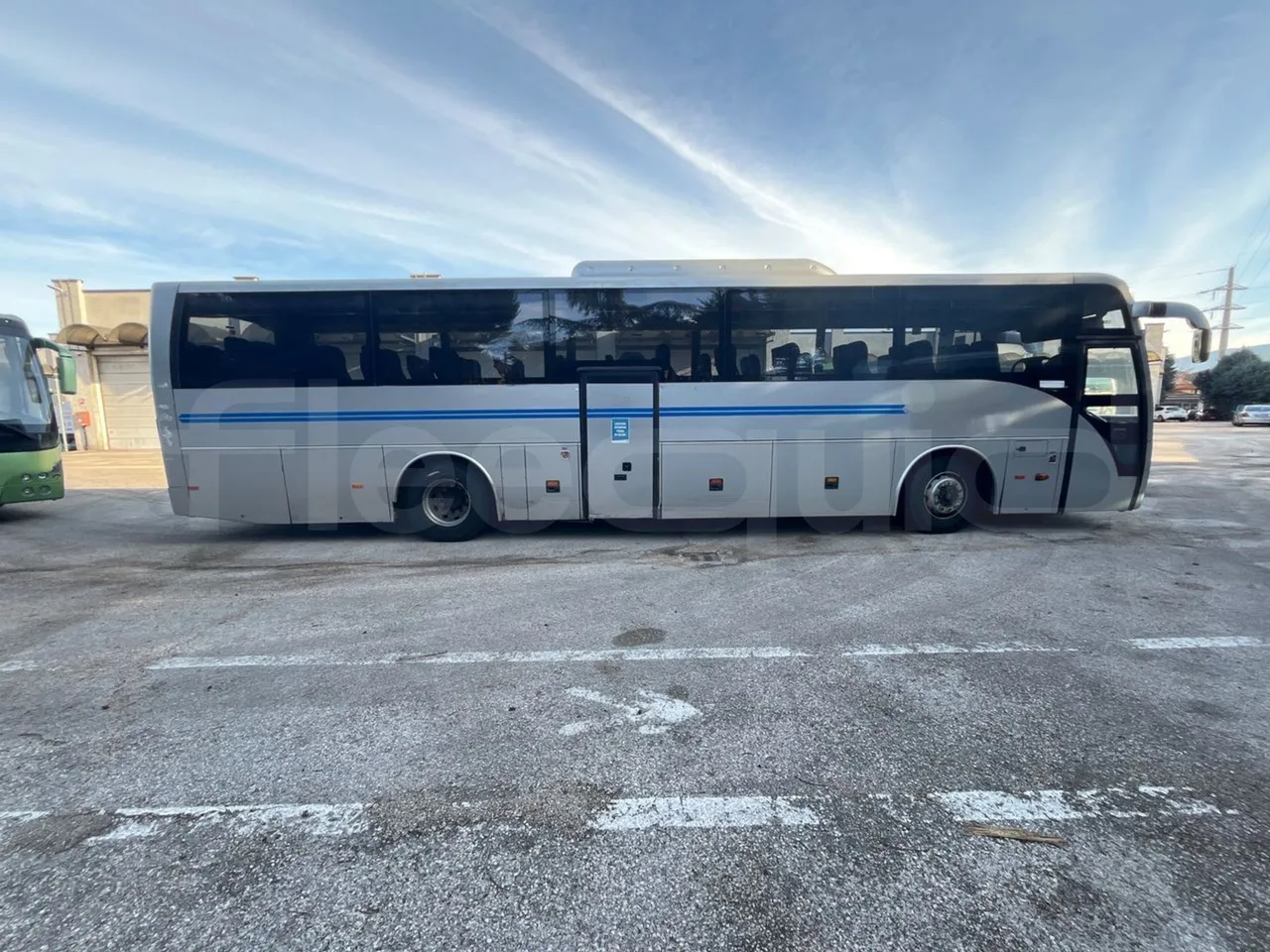 Temsa Safari RD R A T-I53 - Euro 5 - 266 kw - 12.200 mt - right side doors closed