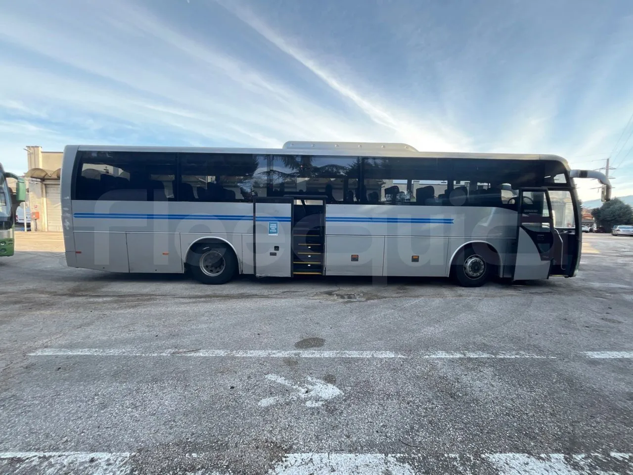 Temsa Safari RD R A T-I53 - Euro 5 - 266 kw - 12.200 mt - right side doors open