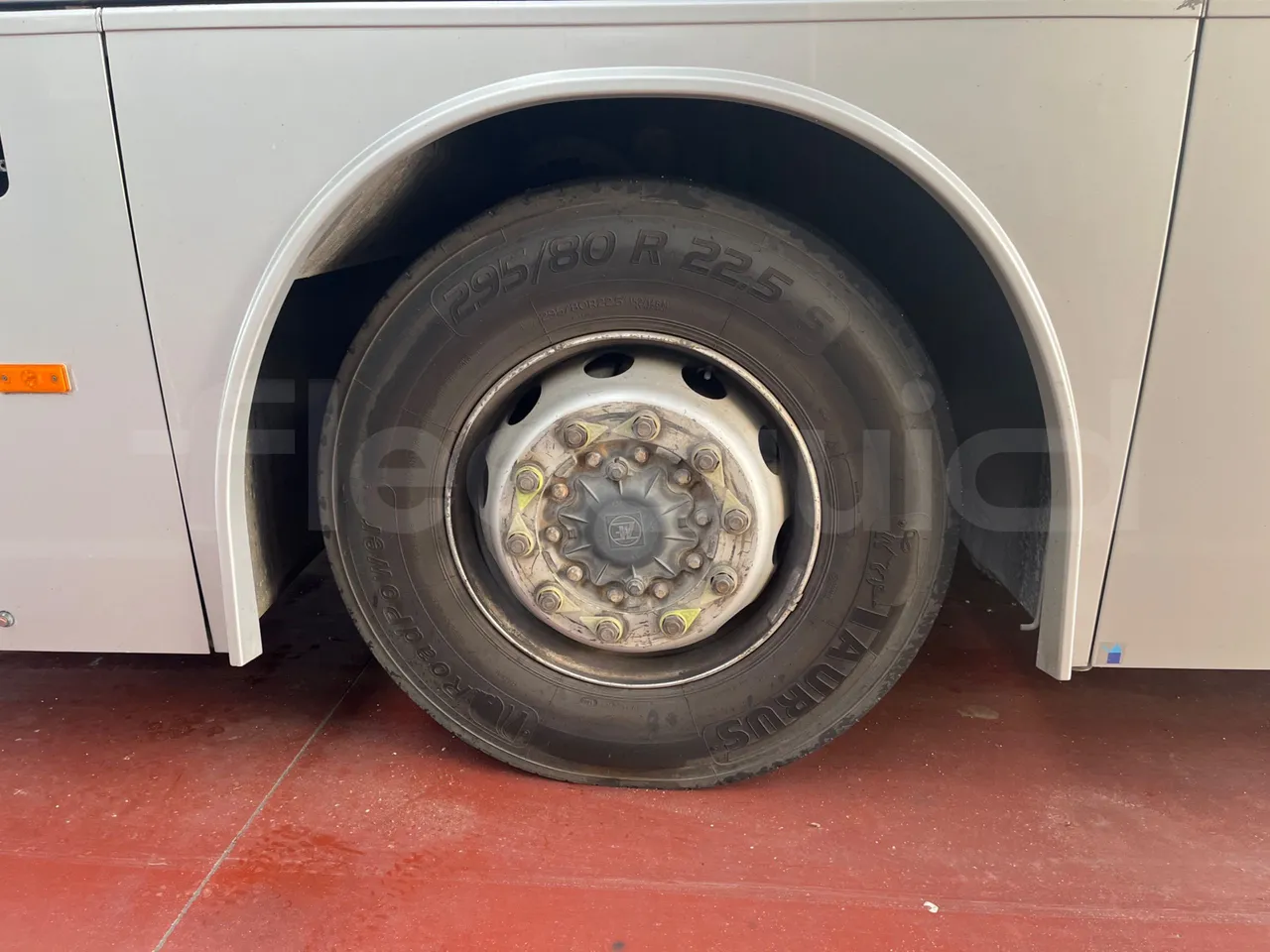 Temsa Safari RD R A T-I53 - Euro 5 - 266 kw - 12.200 mt - front left tire measurements