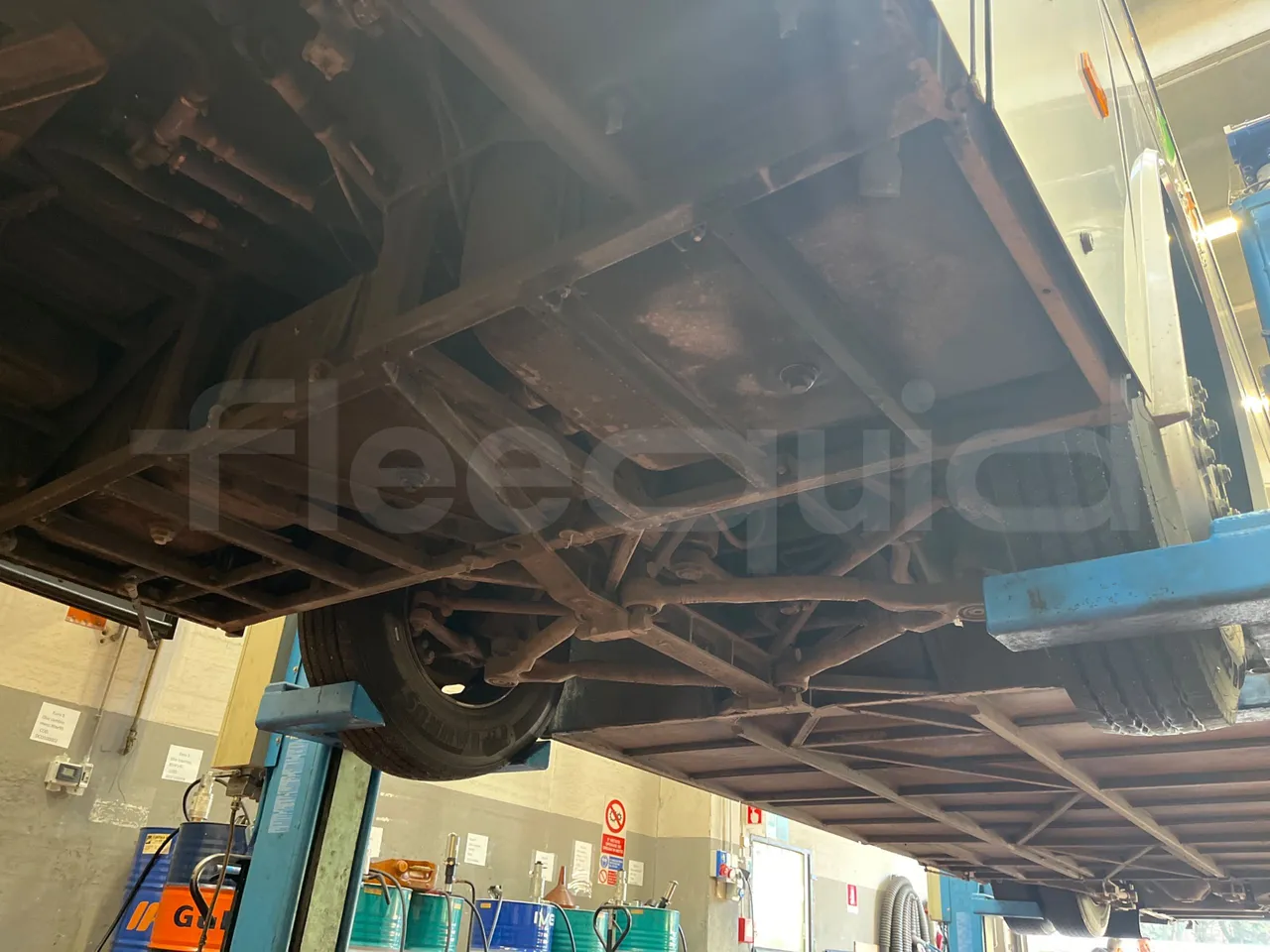 Temsa Safari RD R A T-I53 - Euro 5 - 266 kw - 12.200 mt - front axle left side