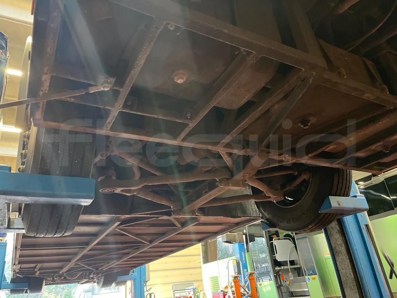 Temsa Safari RD R A T-I53 - Euro 5 - 266 kw - 12.200 mt - front axle right side