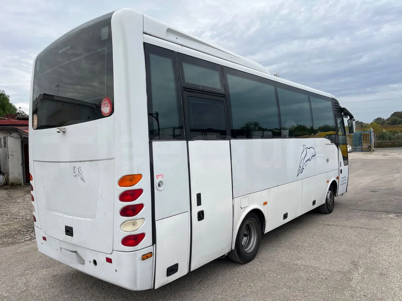 Isuzu Turquoise Anadolu - Euro4 - 140kw - 7.670mt - 3/4 right rear doors closed