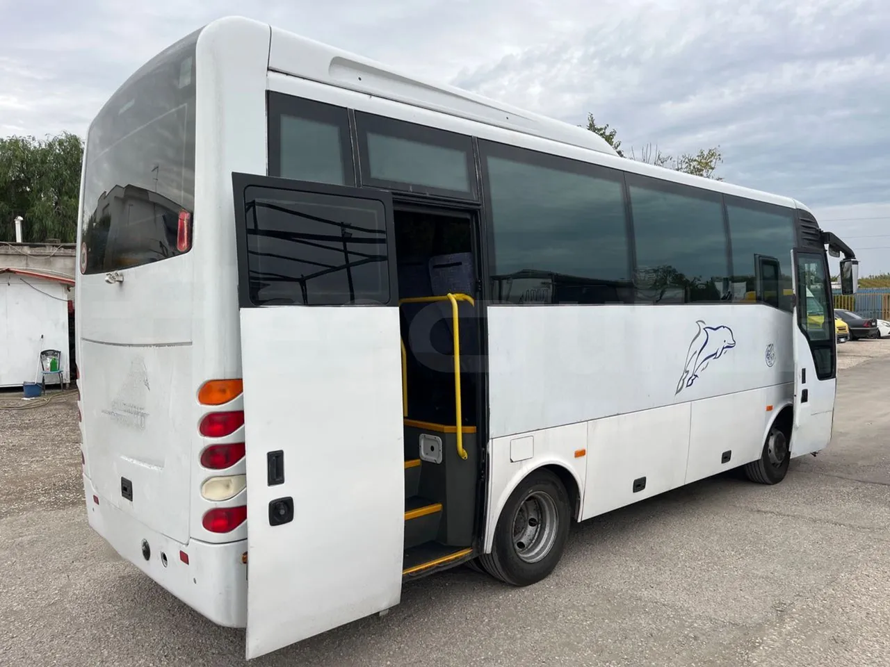 Isuzu Turquoise Anadolu - Euro4 - 140kw - 7.670mt - 3/4 right rear doors open