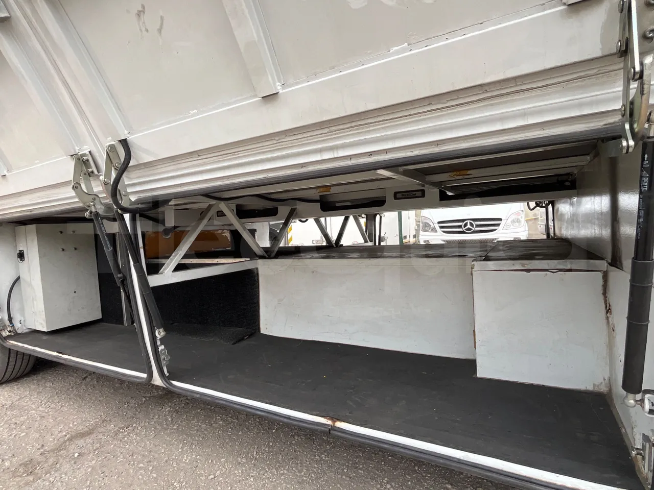 Isuzu Turquoise Anadolu - Euro4 - 140kw - 7.670mt - internal frame rust check