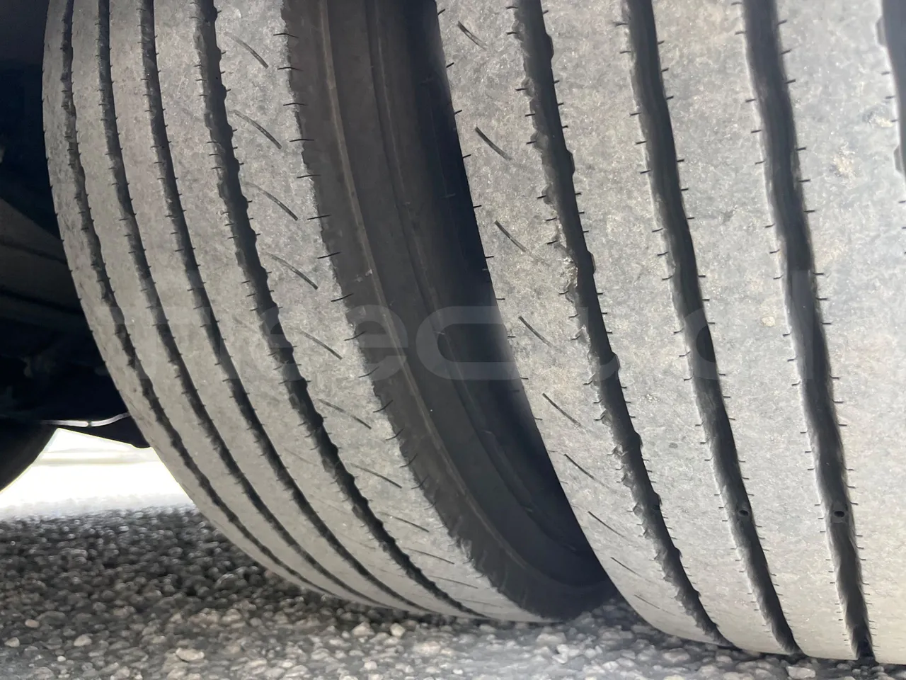 Isuzu Turquoise Anadolu - Euro4 - 140kw - 7.670mt - tread condition front tires left