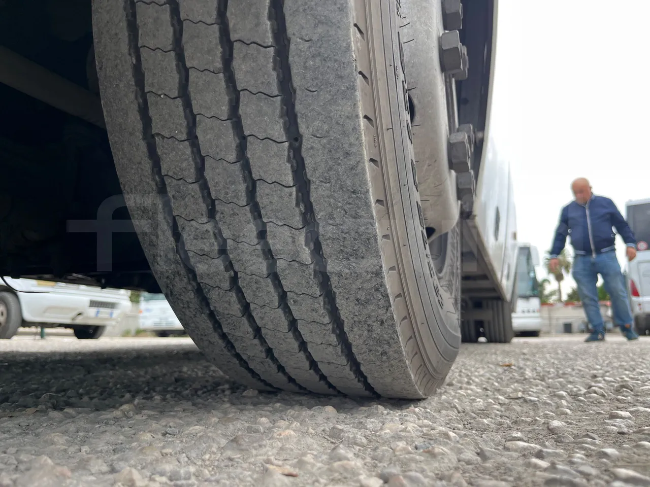 Isuzu Turquoise Anadolu - Euro4 - 140kw - 7.670mt - tread condition front tires right
