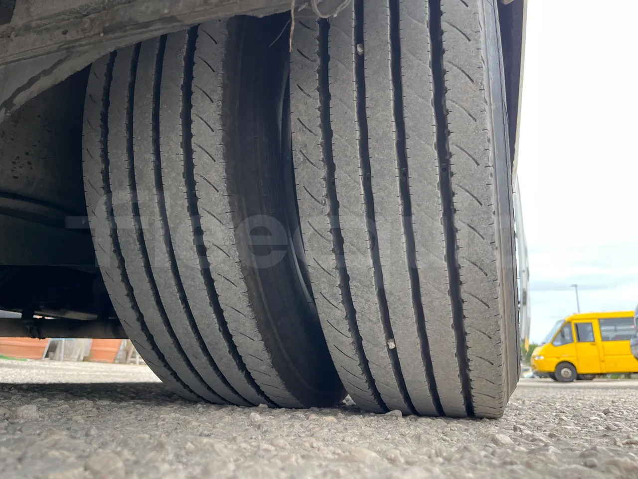 Isuzu Turquoise Anadolu - Euro4 - 140kw - 7.670mt - tread condition third axle tires left