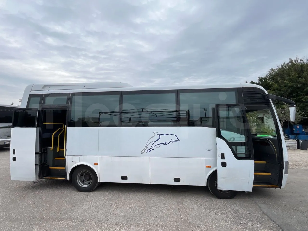 Isuzu Turquoise Anadolu - Euro4 - 140kw - 7.670mt - right side doors open
