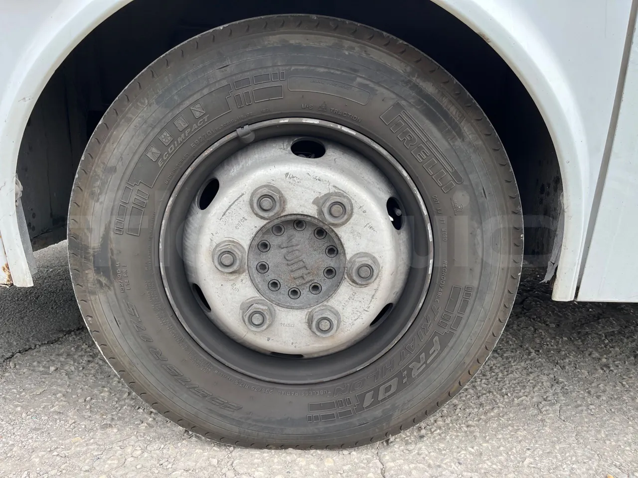 Isuzu Turquoise Anadolu - Euro4 - 140kw - 7.670mt - front left tire measurements