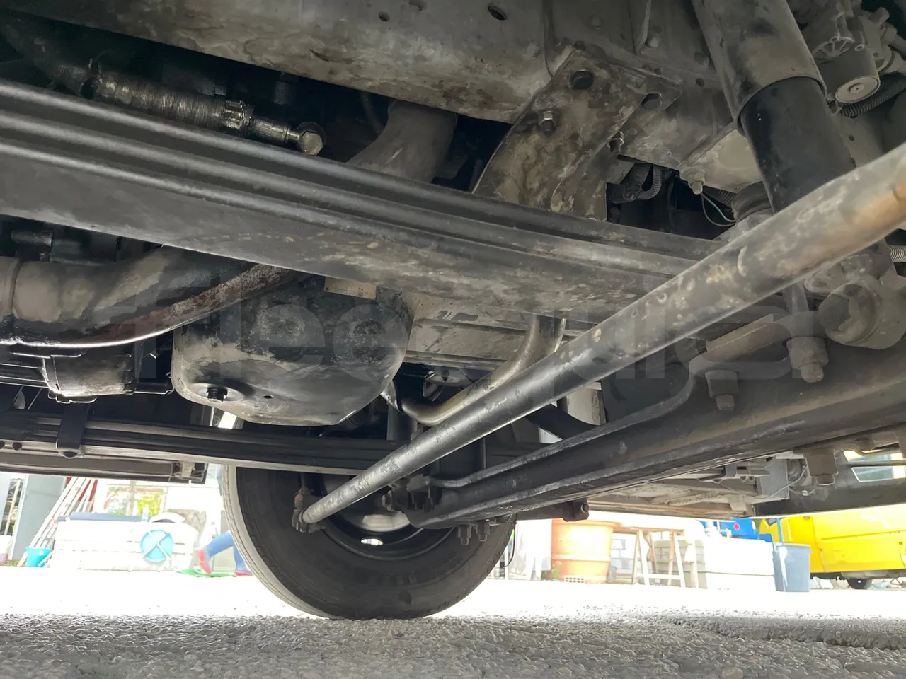 Isuzu Turquoise Anadolu - Euro4 - 140kw - 7.670mt - front axle right side
