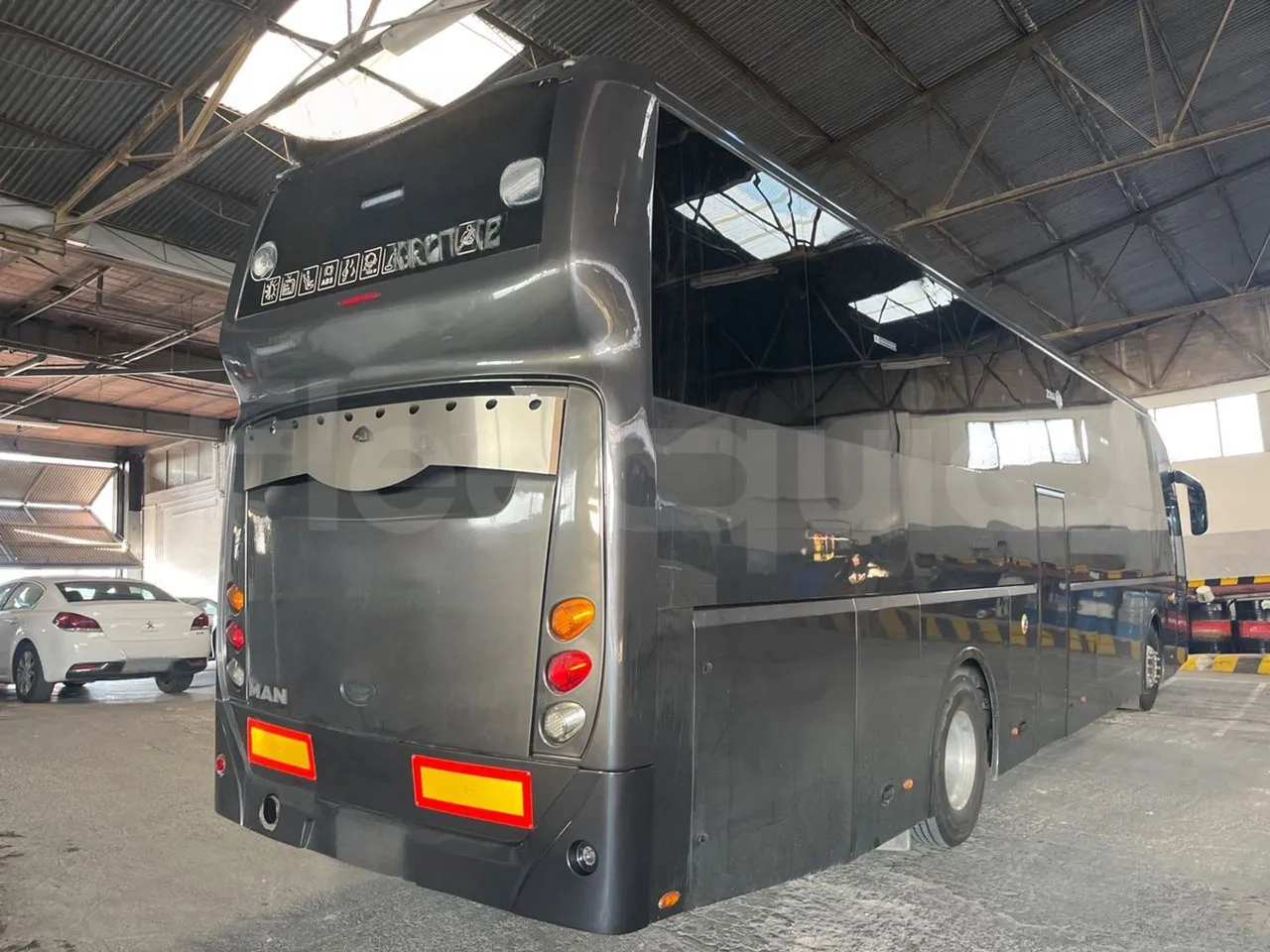 Man Stellae RR2 RR2 -EUR5-353kW -12.8m - 3/4 right rear doors closed