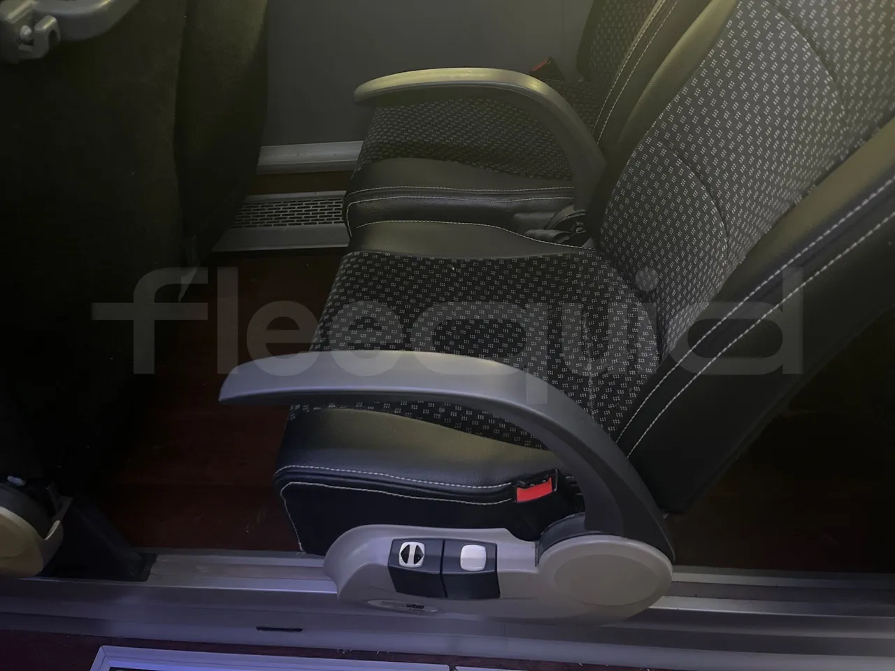 Man Stellae RR2 RR2 -EUR5-353kW -12.8m - armrest detail photo