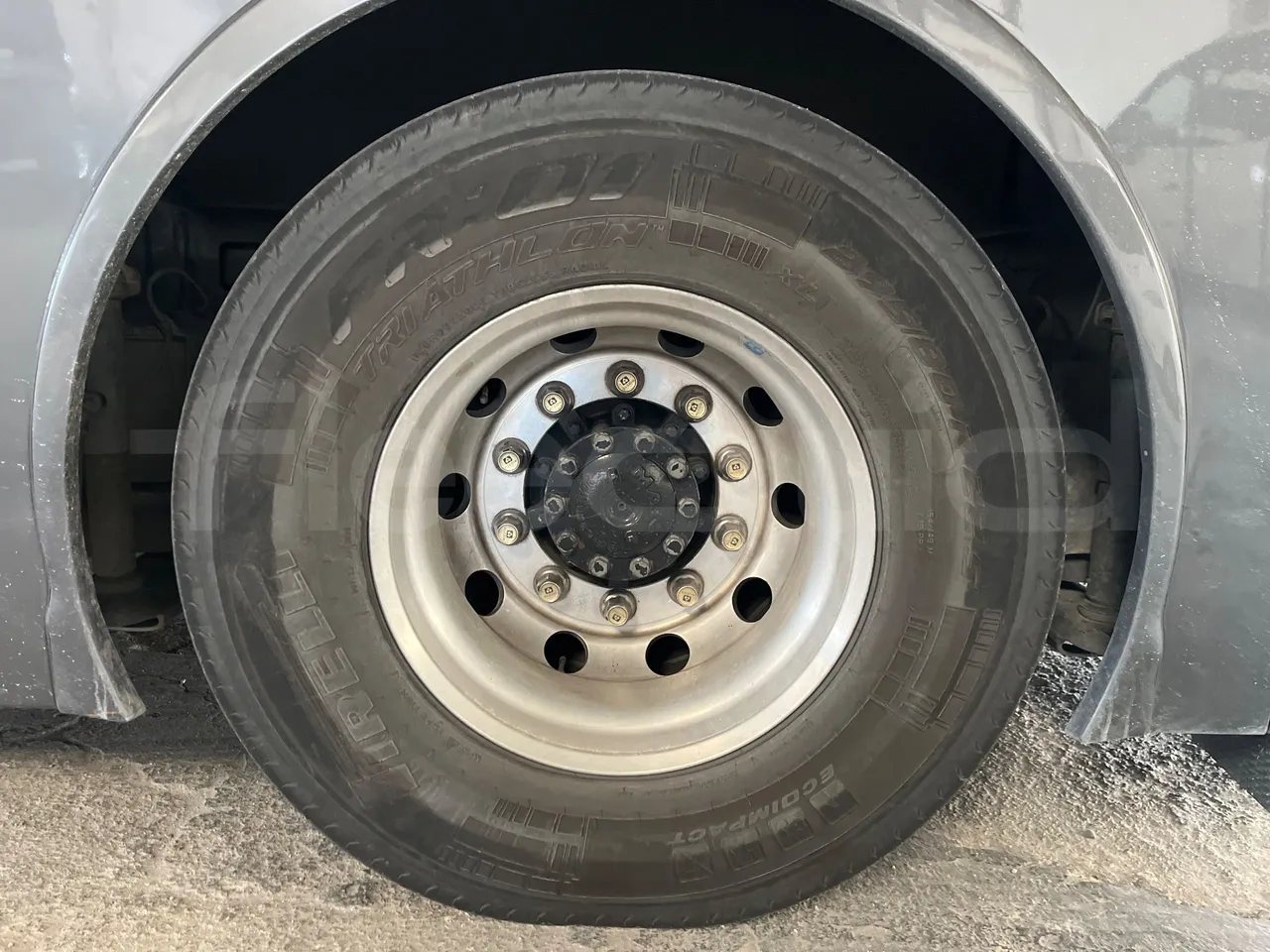 Man Stellae RR2 RR2 -EUR5-353kW -12.8m - tread condition front tires right