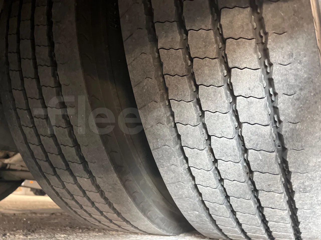 Man Stellae RR2 RR2 -EUR5-353kW -12.8m - tread condition second axle tires left