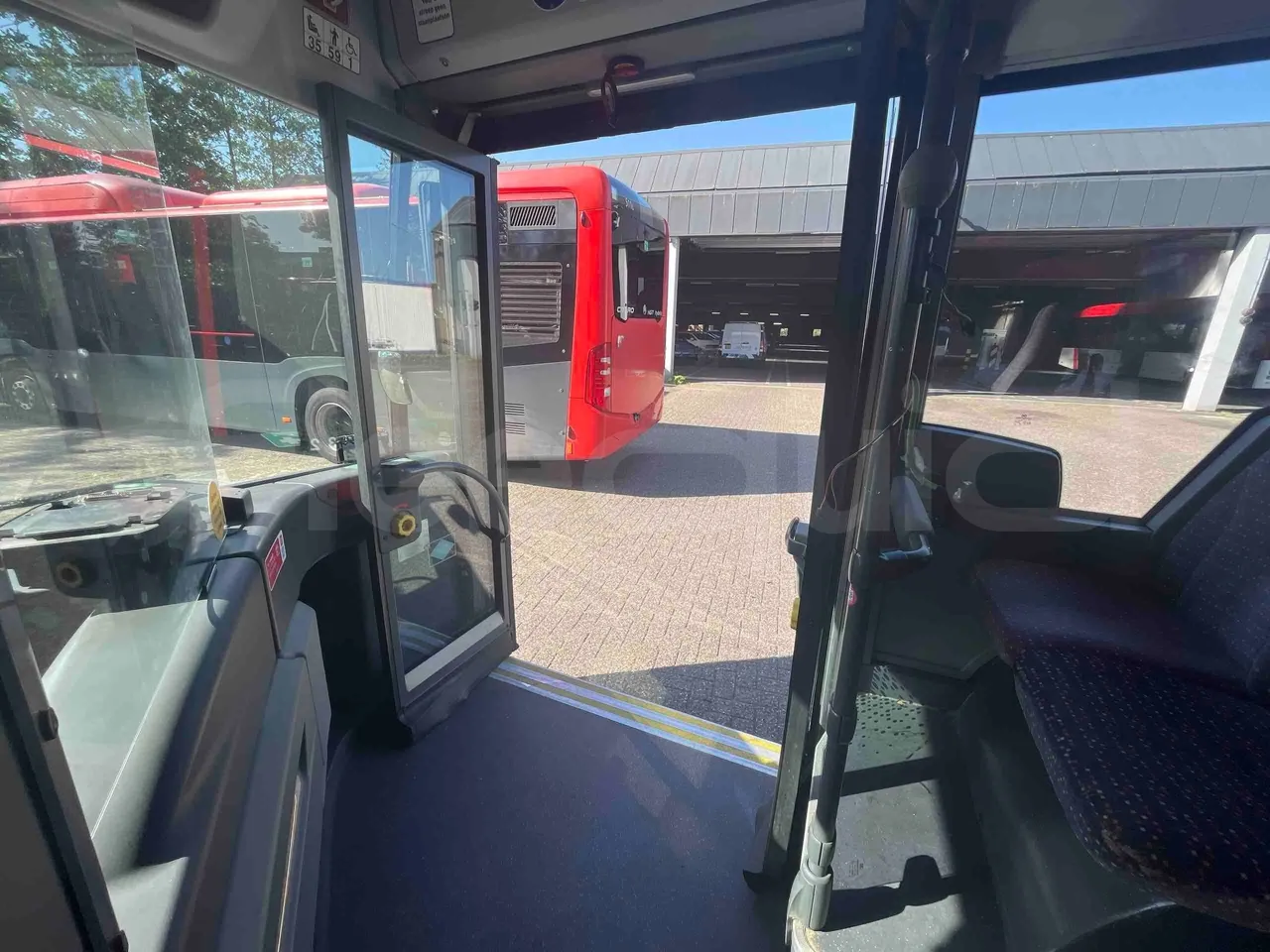 Mercedes-Benz Citaro - handrails photo