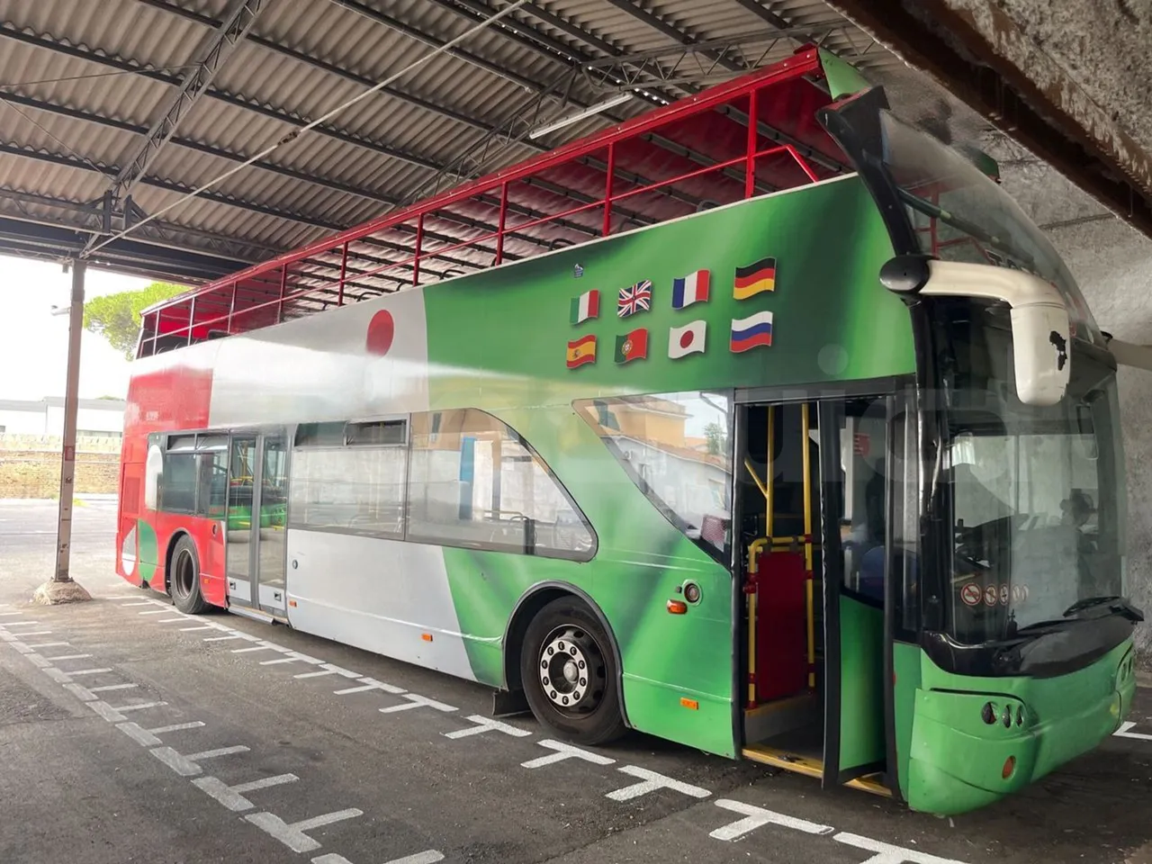 Volvo B9 Bravo I City-EUR5-193Kw-11,95m - 3/4 right front doors open