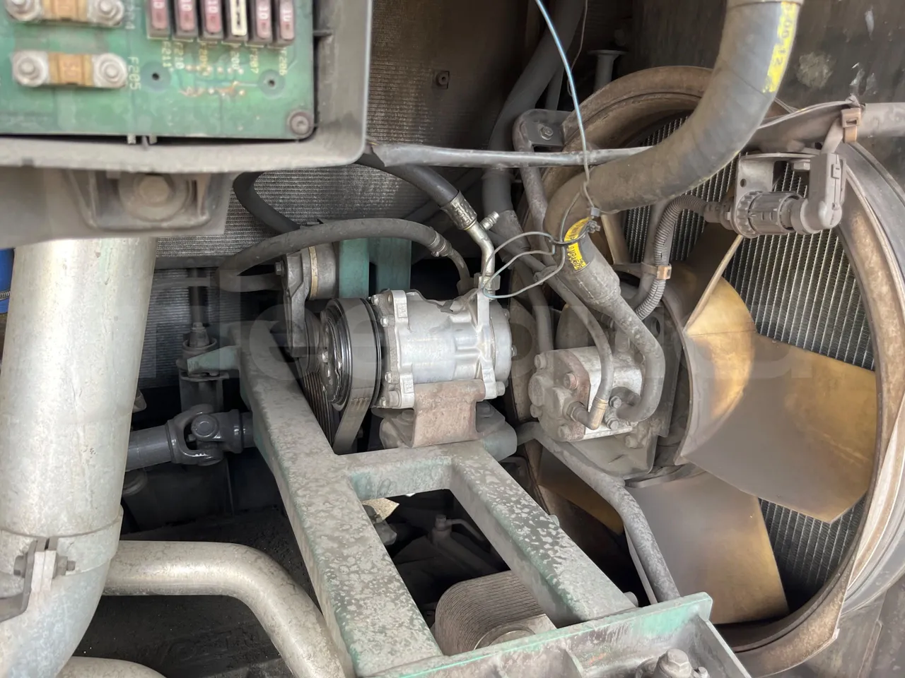 Volvo B9 Bravo I City-EUR5-193Kw-11,95m - air conditioning compressor