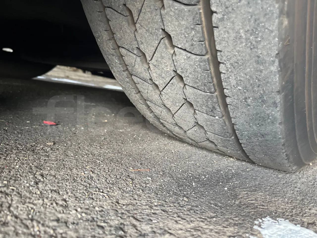Volvo B9 Bravo I City-EUR5-193Kw-11,95m - tread condition front tires right