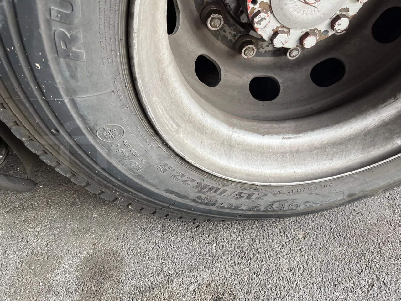 Volvo B9 Bravo I City-EUR5-193Kw-11,95m - rear left tire photo