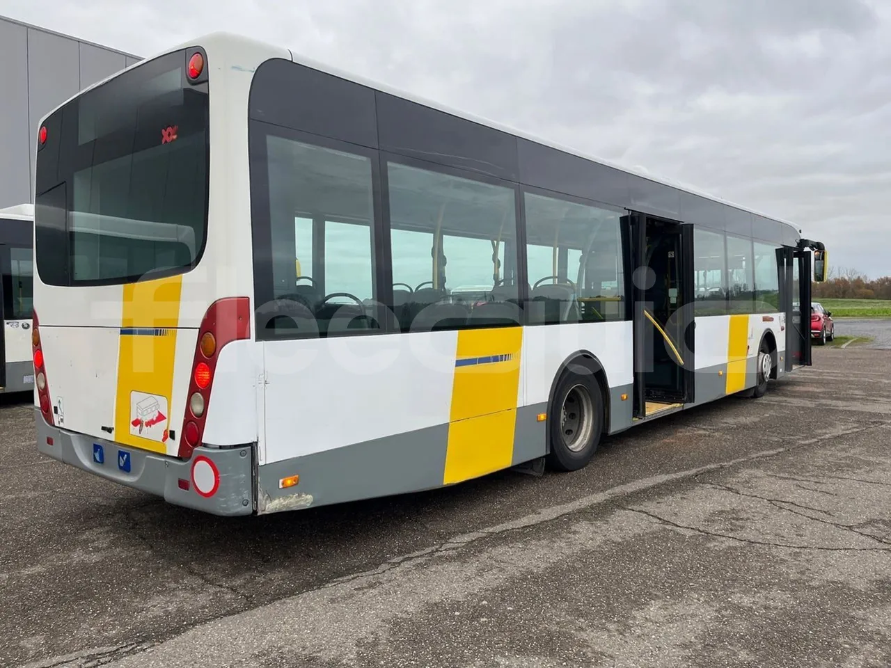 Van Hool A330 330 - EUR4 - 206kW - 12m - 3/4 right rear doors open