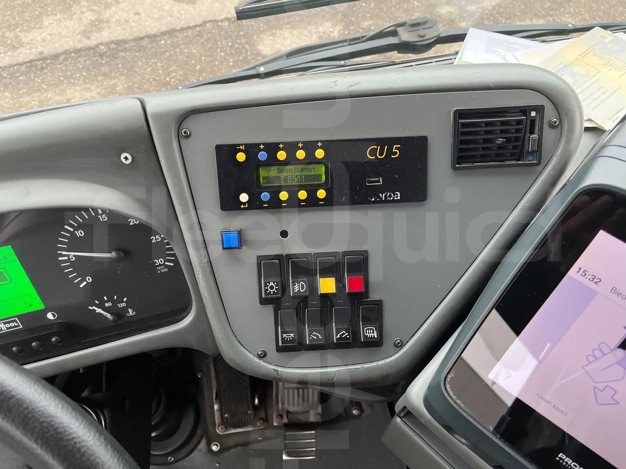 Van Hool A330 330 - EUR4 - 206kW - 12m - onboard devices 1