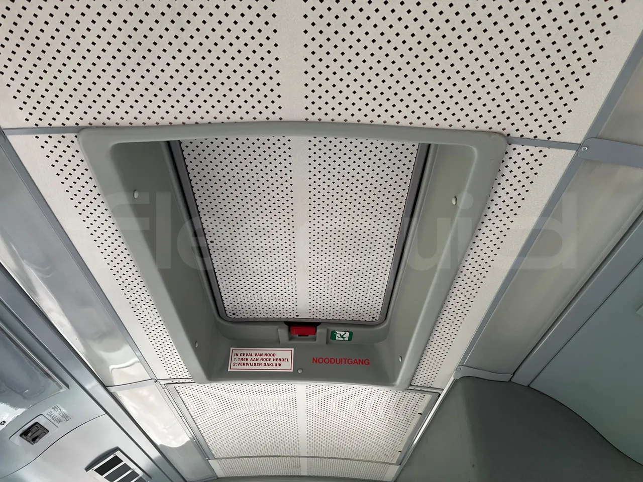 Van Hool A330 330 - EUR4 - 206kW - 12m - roof hatch 1