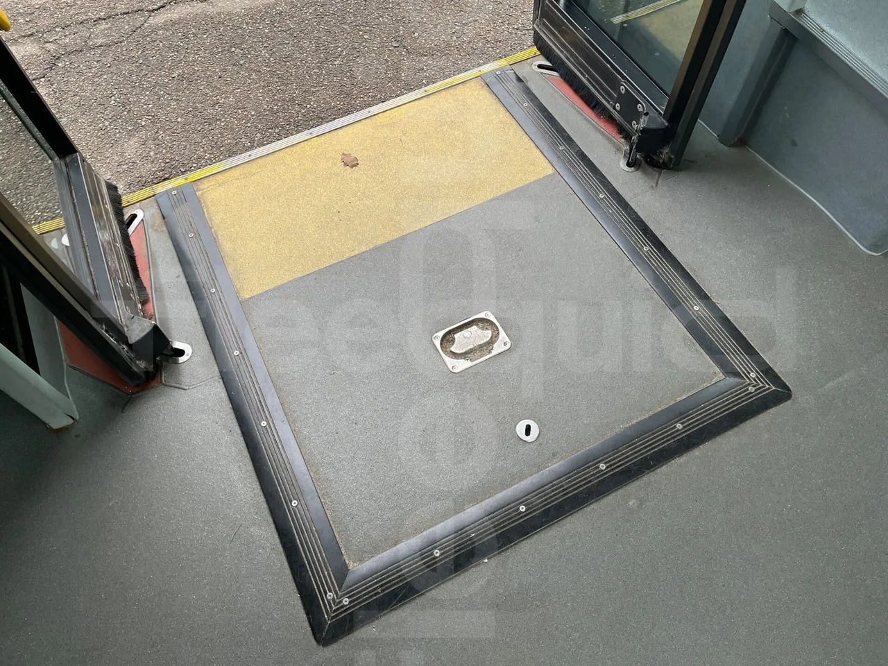 Van Hool A330 330 - EUR4 - 206kW - 12m - platform code photo