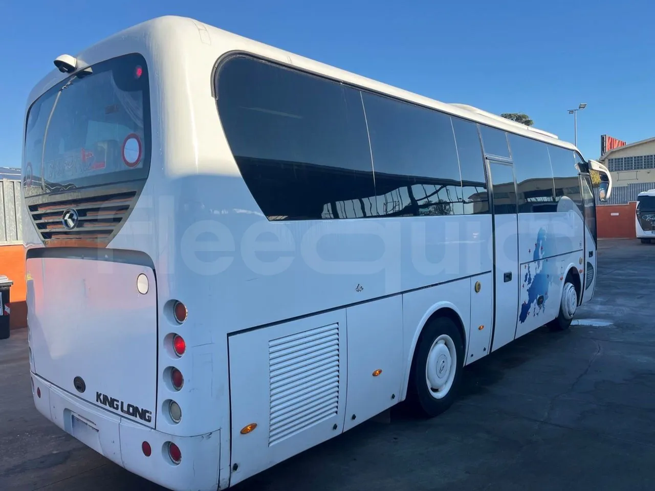 King Long XMQ6900 XMQ6900-3 - Euro5 - 178kW - 8.995mt - 3/4 right rear doors closed