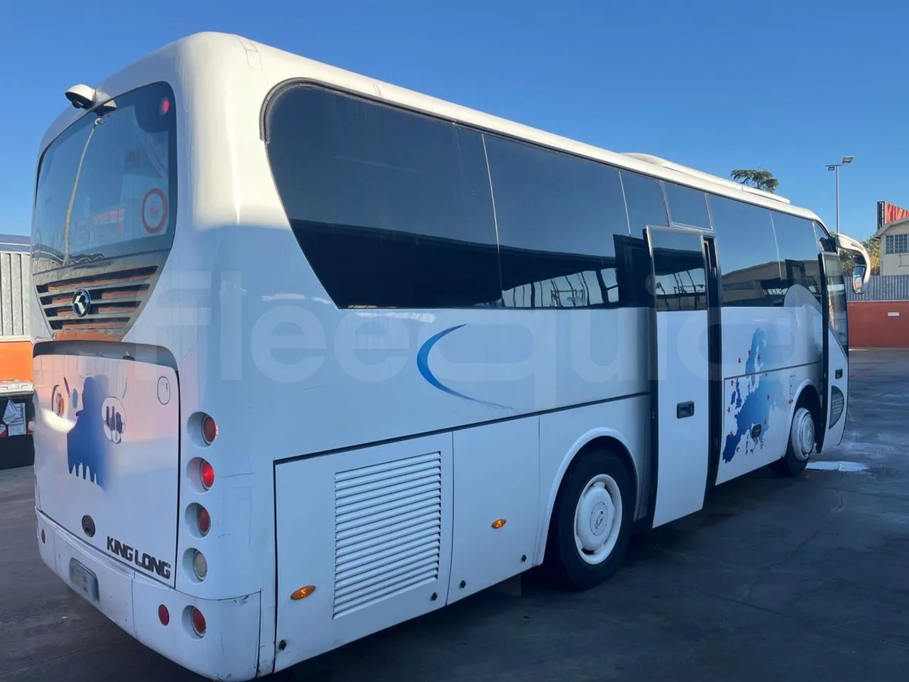 King Long XMQ6900 XMQ6900-3 - Euro5 - 178kW - 8.995mt - 3/4 right rear doors open