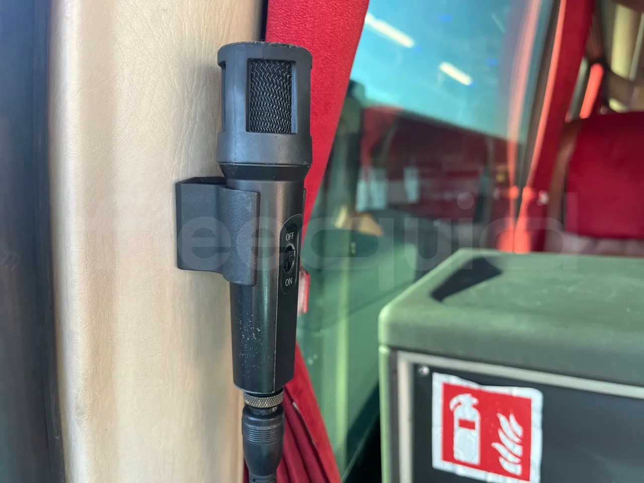 King Long XMQ6900 XMQ6900-3 - Euro5 - 178kW - 8.995mt - hostes microphone accessories photo