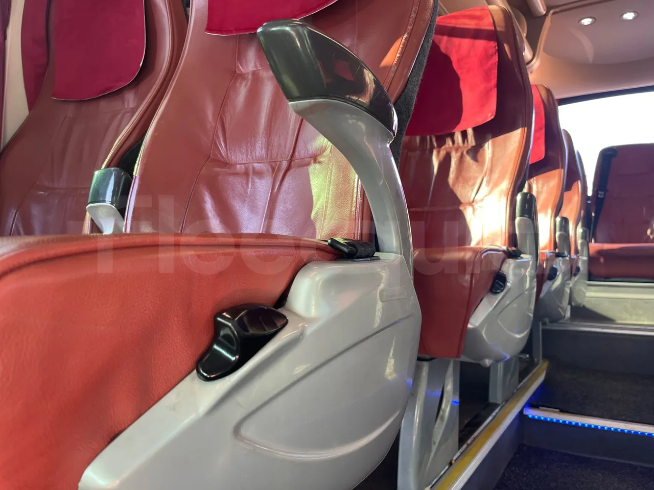 King Long XMQ6900 XMQ6900-3 - Euro5 - 178kW - 8.995mt - armrest detail photo