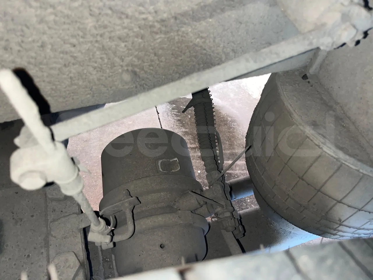 King Long XMQ6900 XMQ6900-3 - Euro5 - 178kW - 8.995mt - axle 2 caliper brakes left