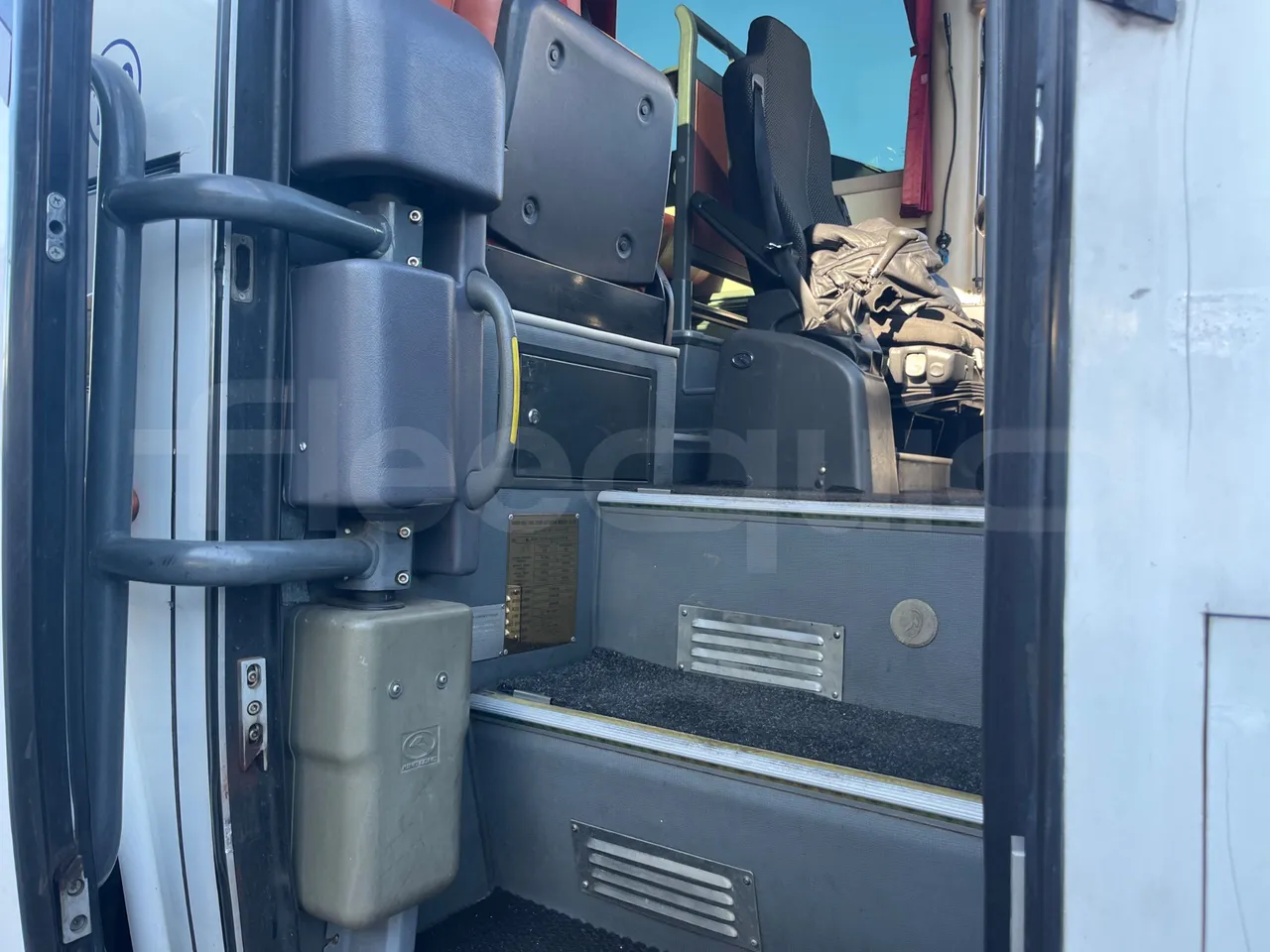 King Long XMQ6900 XMQ6900-3 - Euro5 - 178kW - 8.995mt - door mechanism photo