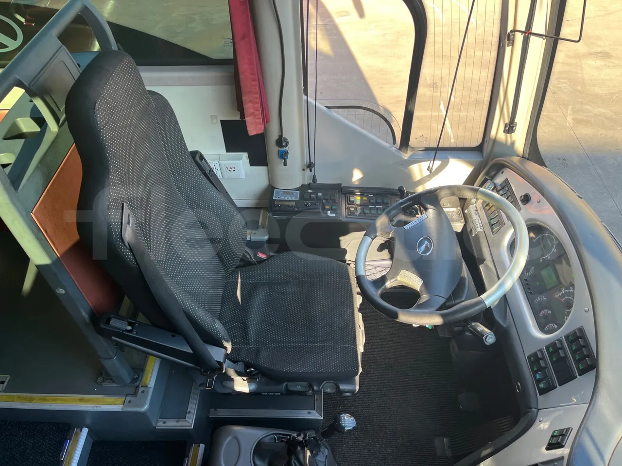 King Long XMQ6900 XMQ6900-3 - Euro5 - 178kW - 8.995mt - driver's seat photo