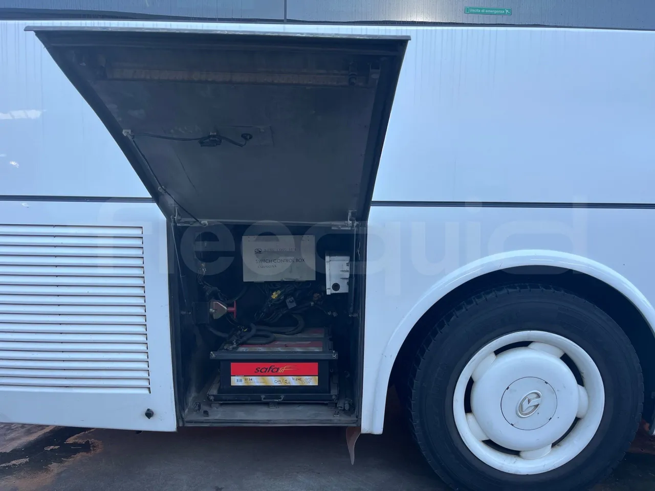 King Long XMQ6900 XMQ6900-3 - Euro5 - 178kW - 8.995mt - external compartments photo