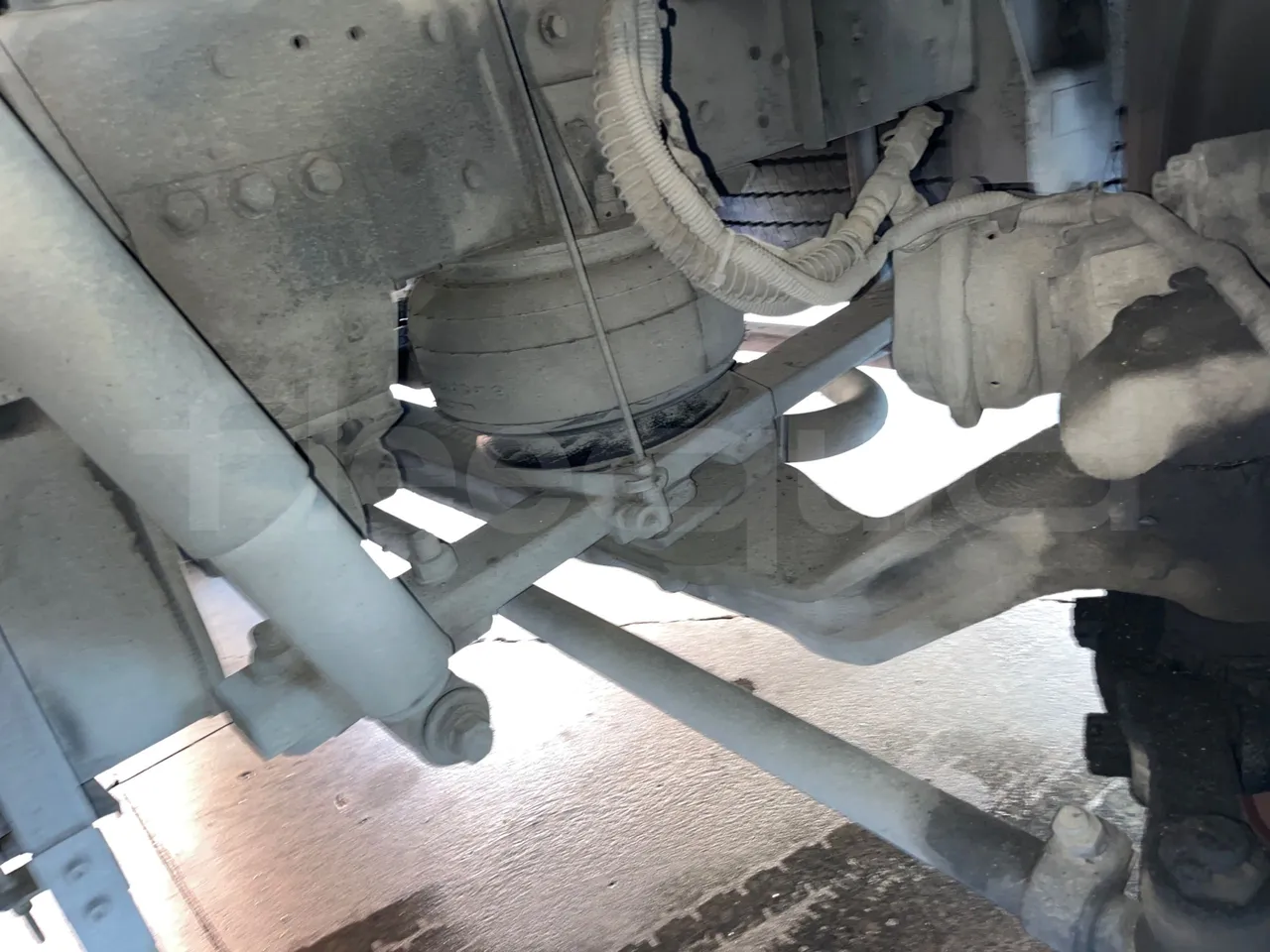 King Long XMQ6900 XMQ6900-3 - Euro5 - 178kW - 8.995mt - front shock absorbers left