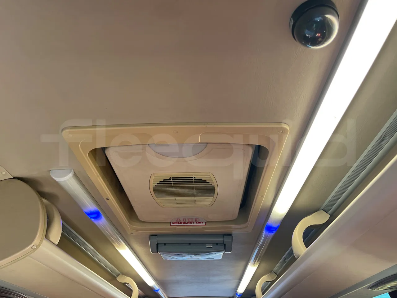 King Long XMQ6900 XMQ6900-3 - Euro5 - 178kW - 8.995mt - roof hatch 1