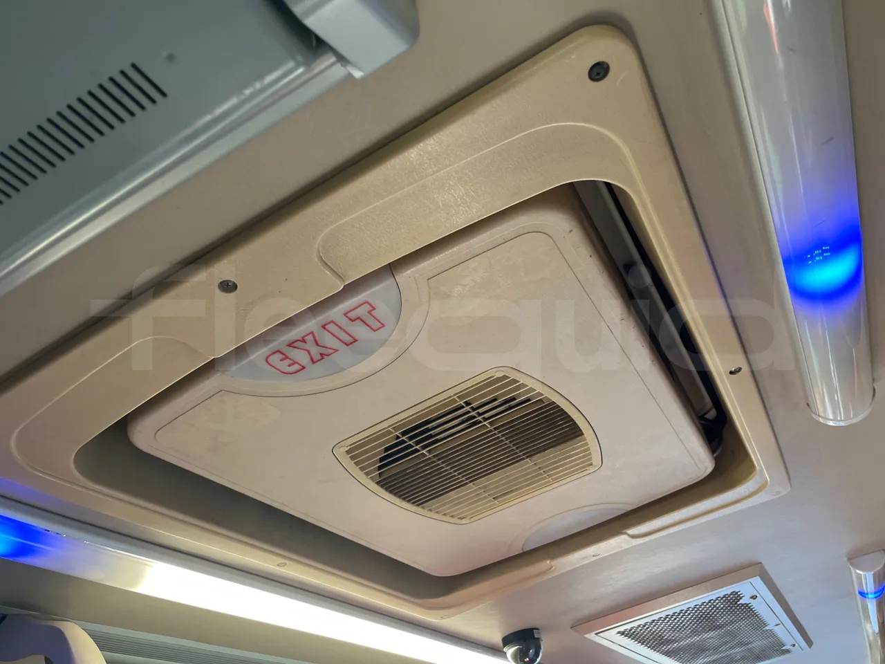 King Long XMQ6900 XMQ6900-3 - Euro5 - 178kW - 8.995mt - roof hatch 2