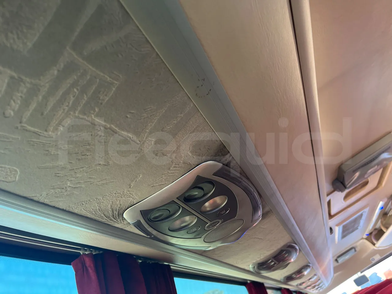 King Long XMQ6900 XMQ6900-3 - Euro5 - 178kW - 8.995mt - roof hatch 3