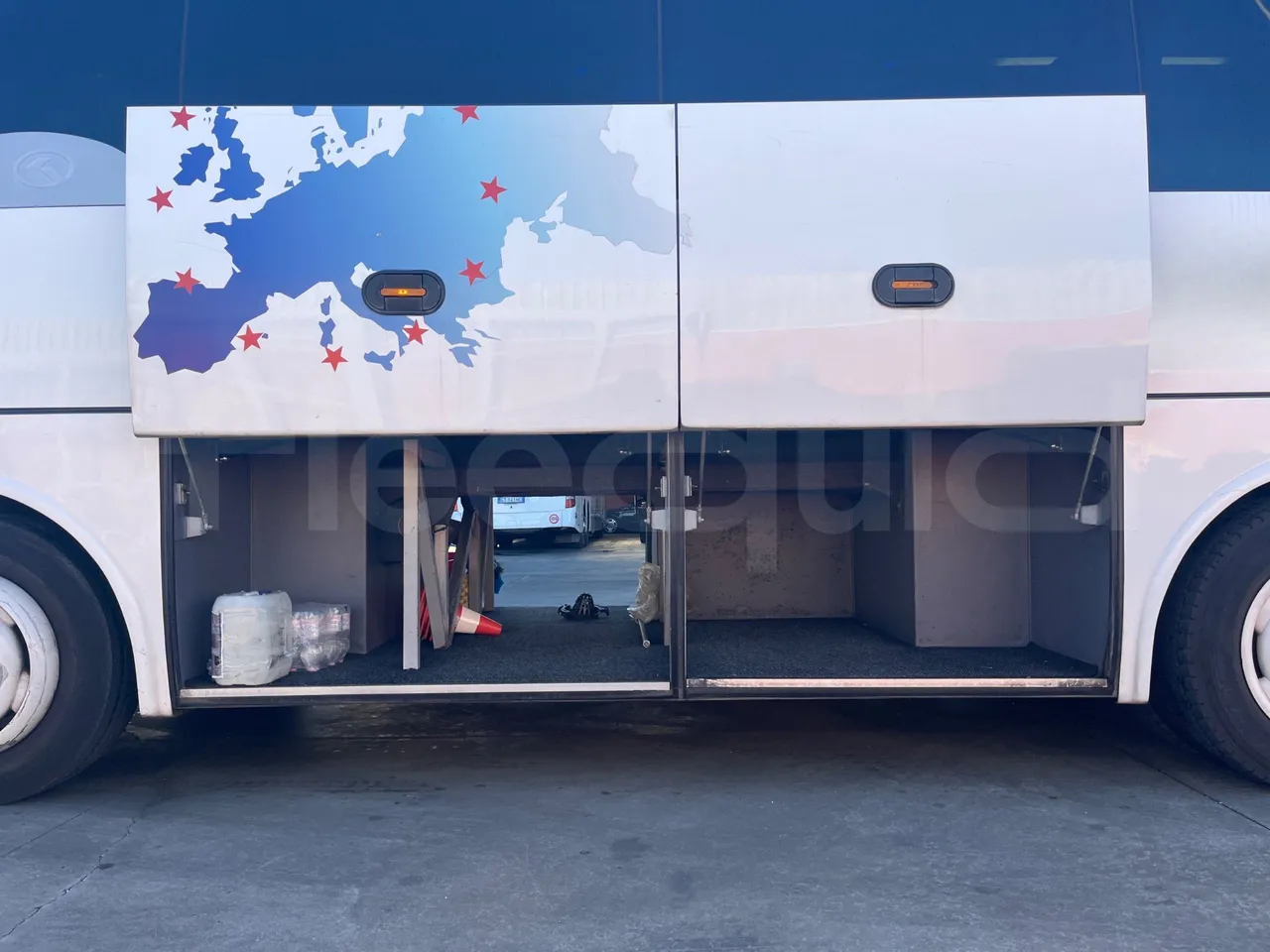 King Long XMQ6900 XMQ6900-3 - Euro5 - 178kW - 8.995mt - luggage rack photo