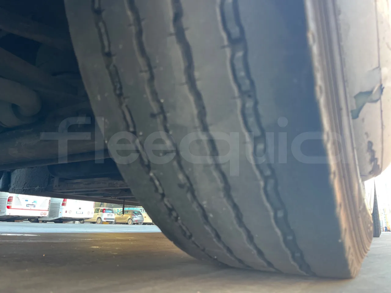 King Long XMQ6900 XMQ6900-3 - Euro5 - 178kW - 8.995mt - tread condition front tires right