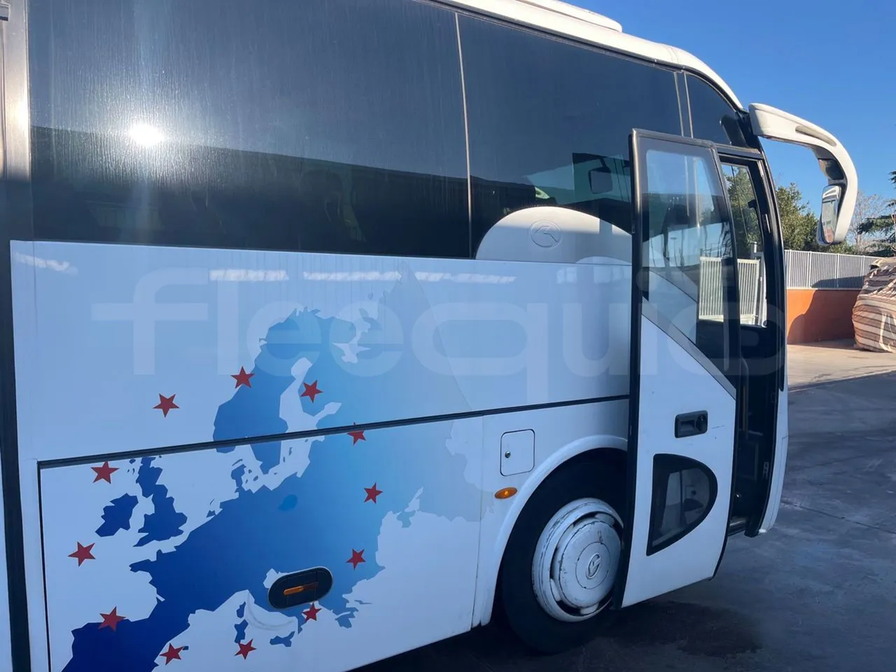 King Long XMQ6900 XMQ6900-3 - Euro5 - 178kW - 8.995mt - platform open photo