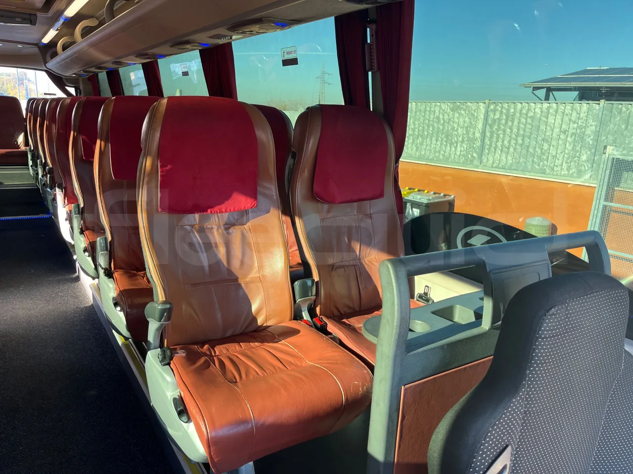 King Long XMQ6900 XMQ6900-3 - Euro5 - 178kW - 8.995mt - table detail photo