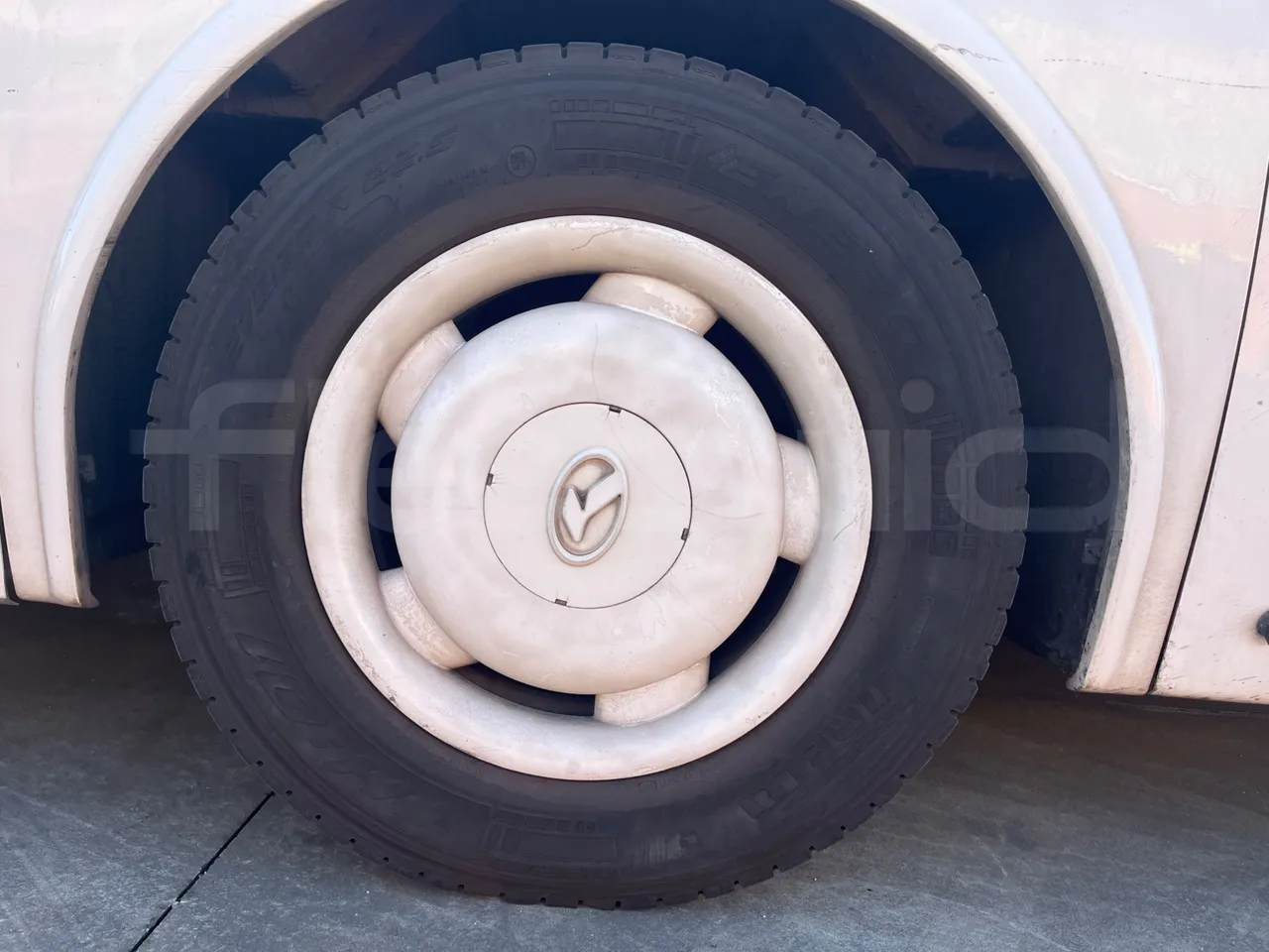 King Long XMQ6900 XMQ6900-3 - Euro5 - 178kW - 8.995mt - rear left tire photo