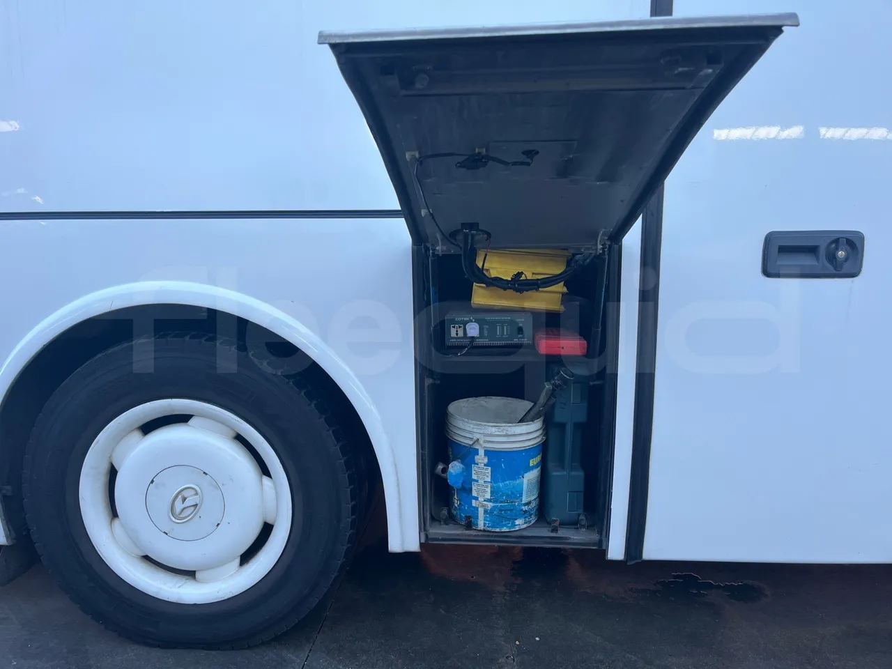 King Long XMQ6900 XMQ6900-3 - Euro5 - 178kW - 8.995mt - under carpet photo