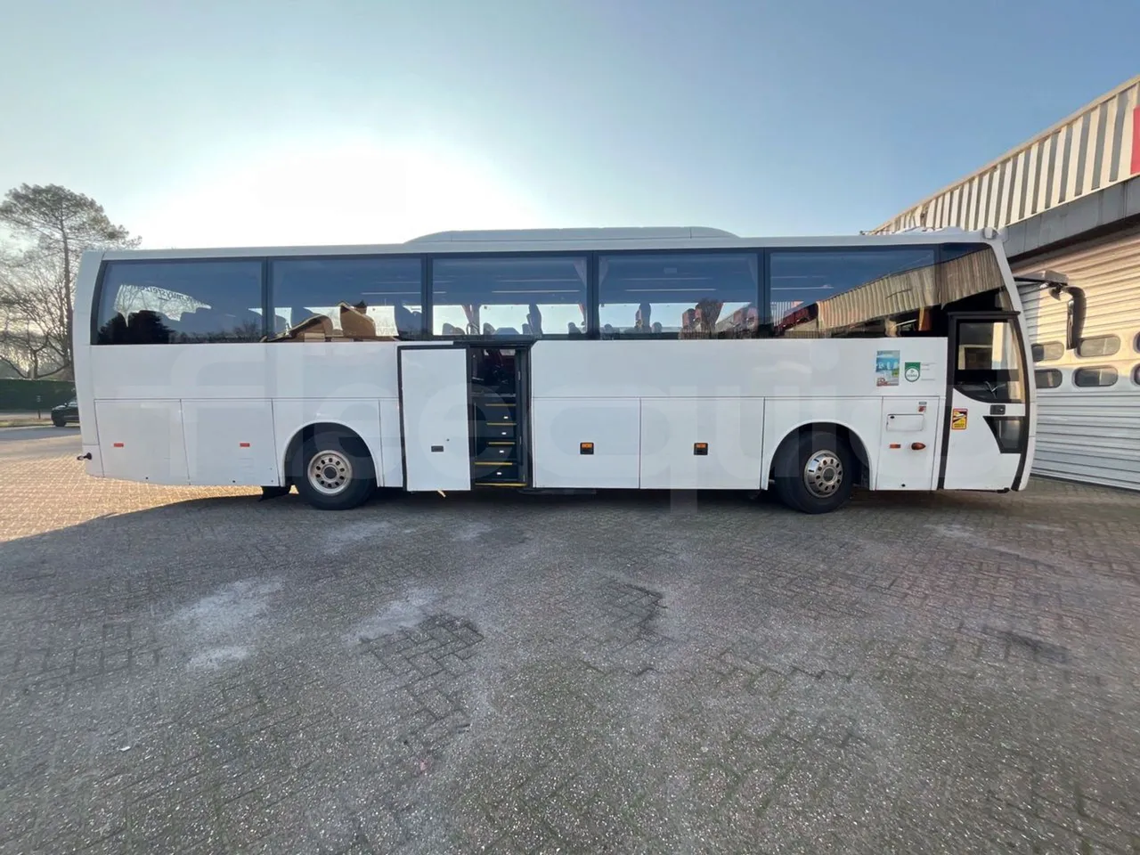 Temsa Safari HD 12 - EUR4 - 300kW - 12.200m - 3/4 right rear doors open