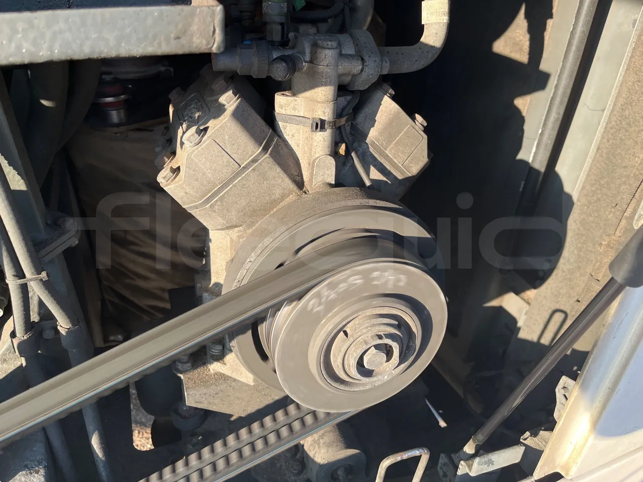 Temsa Safari HD 12 - EUR4 - 300kW - 12.200m - air conditioning compressor