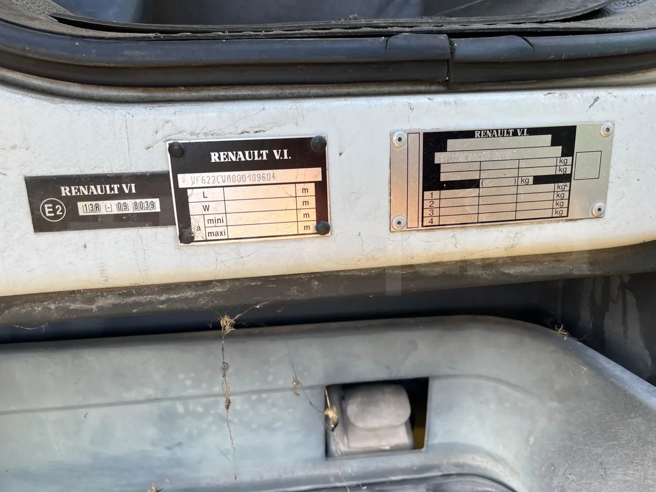 Renault Trucks 22CVA1-320.8  - Euro3 - 230kW - 9.485mt - chassis VIN photo