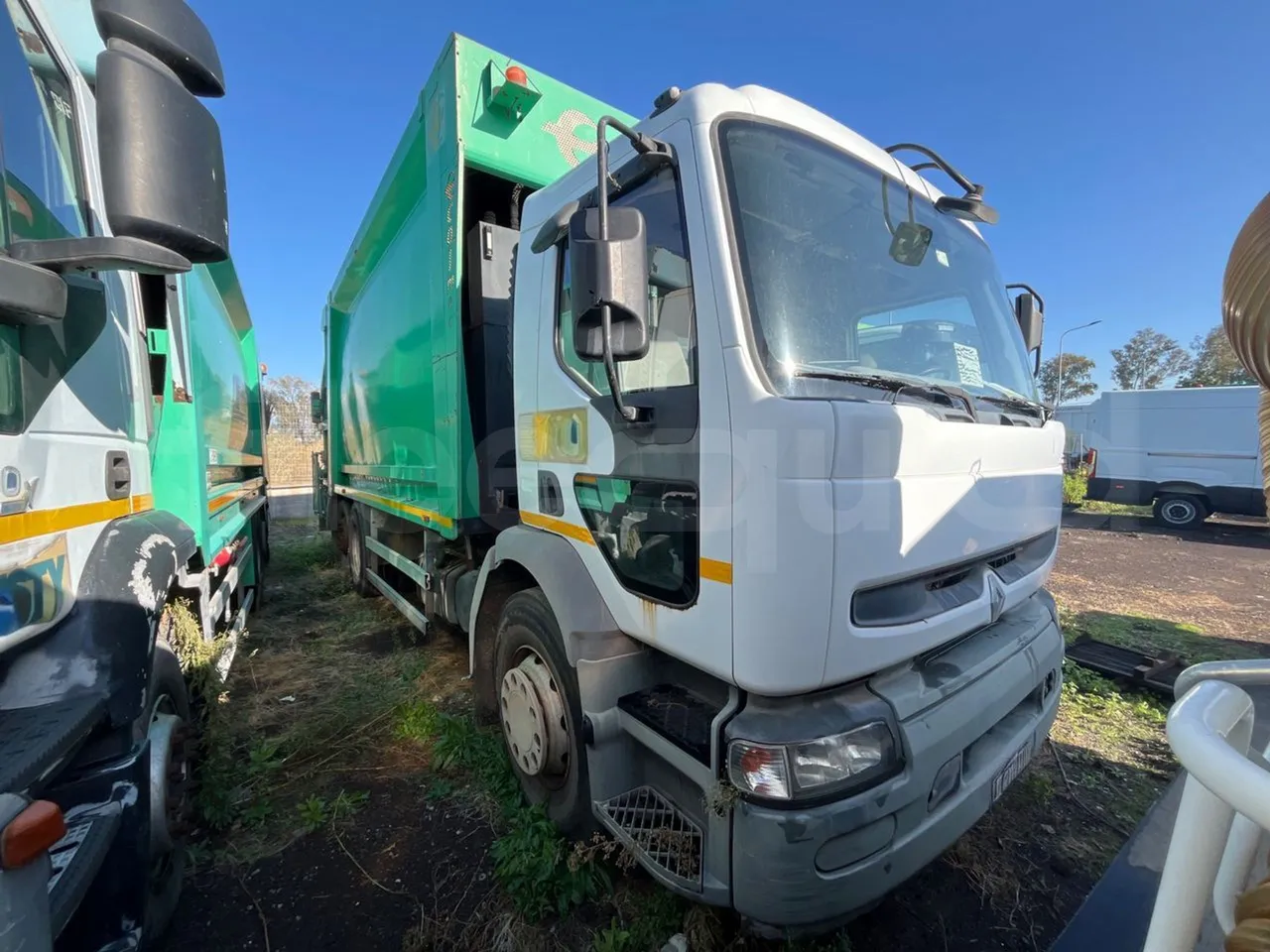 Renault Trucks 22CVA1-320.8 - Euro3 - 230kW - 9.485mt - Base cover photo